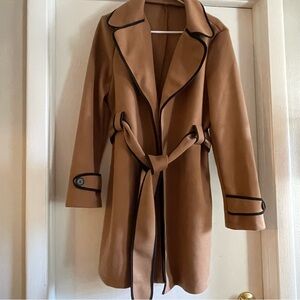 Elegant Coat with Wide Lapel and Matching Belt